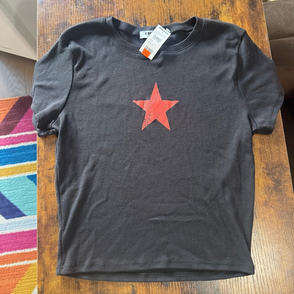 NWT RSQ black tee with red star graphic size XL